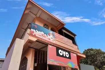 Hotel Oyo Flagship 81326 Amba Guest House