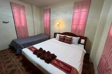 Pensão Mae Somboon House