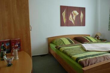 Отель Pension Am Peeneufer Ug