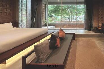 Resort Santi Beach Retreat