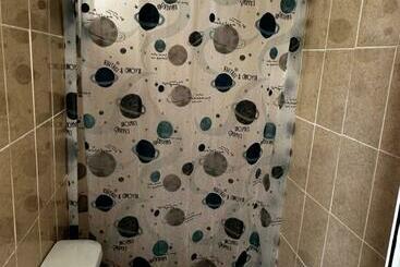 הוסטל Airport Inn