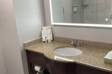 Hotelli Elker Inn & Suites