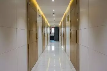 Hotel Gnine, Surat