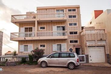 تختخواب و صبحانه Kolina D´sol