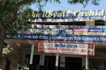 Hotell Oyo 81043 The Royal Orchid