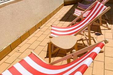 فندق صغير Wakeup Triplex House