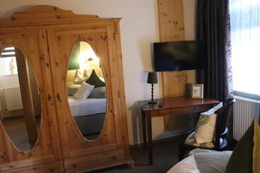 فندق Kropper Busch Garni