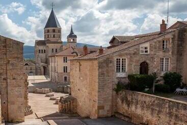 تختخواب و صبحانه Box Inn