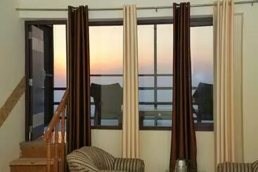 Hotell The Hill Paradise