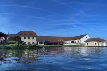 Hotel Lions Nesuchyně