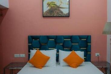 בית מלון כפרי Oyo Natraj Greens Dev Farm