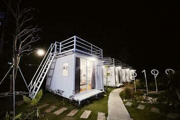 מלון כמוסות 3199 Cafe  Latya