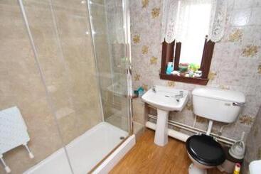 פנסיון Glasgow Millroad Private Room