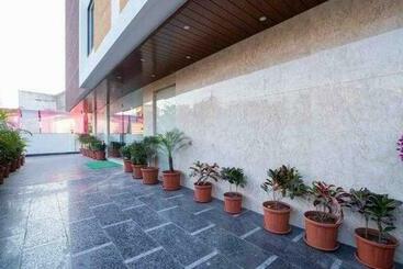Hotel Oyo  Fabulous Inn Near Pvr Ansal Plaza Greater Noida