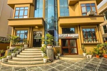 Fabhotel Prime The Rivlet Mg Road