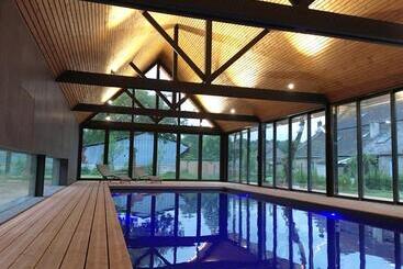 هتل Domaine Du Grenier