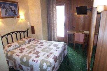 호텔 Hôtel Les Bernards