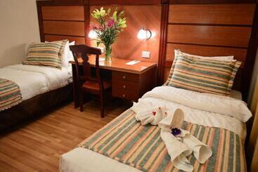 Comfort Hotel Suites