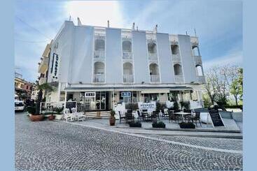 בית מלון כפרי B&b Everest Bar Ristorantino