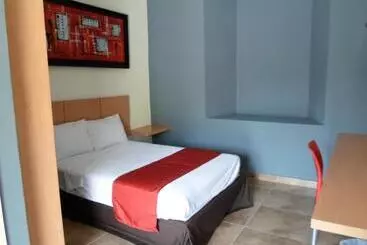 Hotel Montroi City