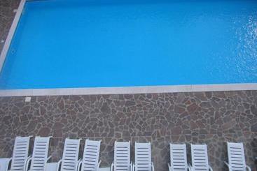 Отель Residence Poggio Al Lago