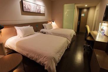 호텔 Jingjiang Inn Yanan Road Commercial Street