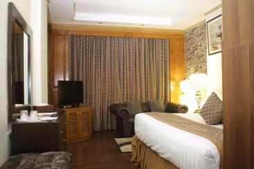 هتل Hilton Suites Lahore