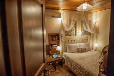 פנסיון Oriades