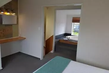 Cottage Mews Motel