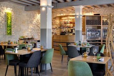 Отель Les Secrets Château Pey La Tour   Logis Hôtels & Restaurant