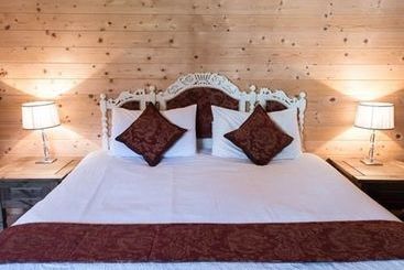 Отель The Dusthole