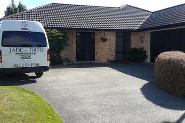 Jade Owl Bed And Breakfast