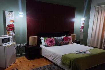 پانسیون Bains House