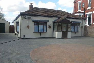 פנסיון Redroofs