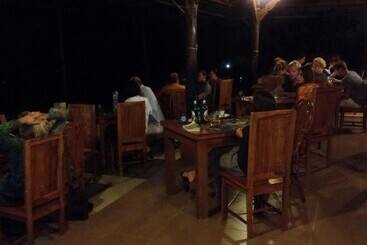 ペンション Karang Sari Guesthouse & Restaurant