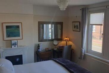 Ugiebrae House Bed & Breakfast