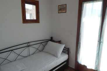 Victoria Studios & Apartments