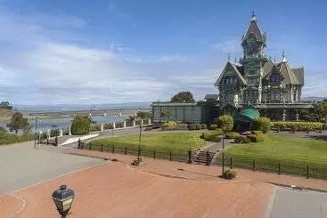 Aamiaismajoitus (B&B) Pinc Lady Mansion