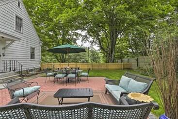 بيت ريفى Historic Essex Home W/ Large Yard Near Downtown!