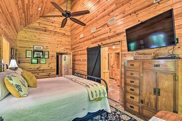 별장 Riverfront Cabin W/ Outdoor Oasis In Seminary!