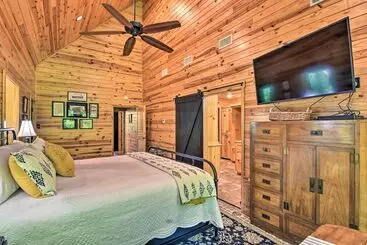 Mökkimajoitus Riverfront Cabin W/ Outdoor Oasis In Seminary!