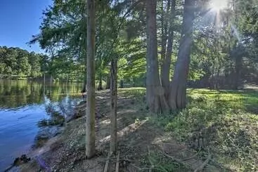 コテージ Lake O The Pines Retreat W/ Water Access!