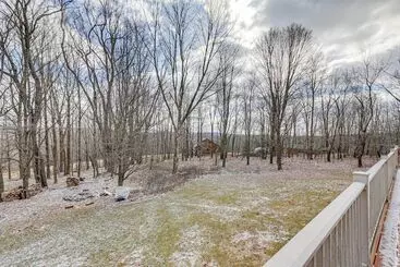 Mökkimajoitus 2 Mi To Elk Mountain: Poconos Escape On 11 Acres!