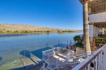 کلبه Riverfront Bullhead City House W/ Balcony!
