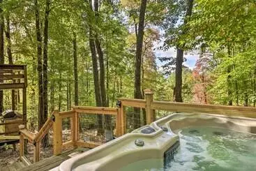 コテージ Sapphire Valley Cabin W/ Private Mountain Views!