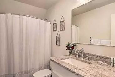 کلبه Stunning Highlands Escape W/ Fireplace & Game Room