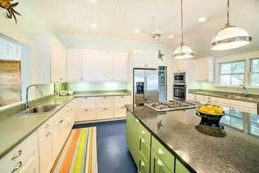 Mökkimajoitus Waterfront Perdido Beach House W/ Canoes & Kayaks!