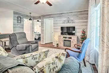 Mökkimajoitus Charming Blue Knob Home Near Golfing + Skiing