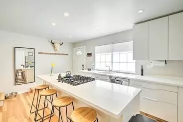 کلبه Idyllic Flagstaff Home: 3 Mi To Historic Downtown!