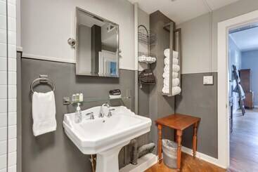 Cozy Eureka Springs Cottage, Walk To Dtwn!